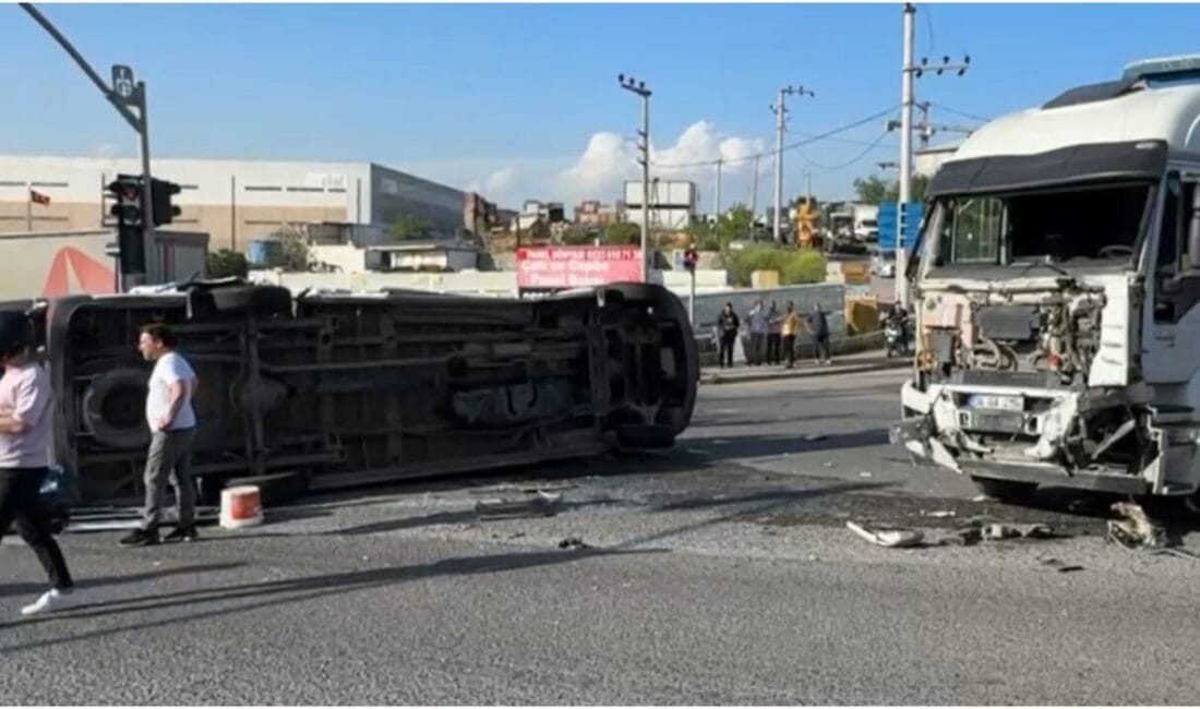 Çayırova’da İşçi Servisi TIR ile Çarpıştı: 1 Ölü, 7 Yaralı Kocaeli’nin Çayırova ilçesinde işçileri taşıyan servis minibüsü ile bir TIR’ın