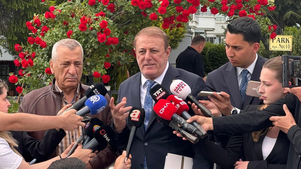 CHP'li vekilden Özgür Özel'e salvolar: "Polisin girmesini saatlerce biz engelledik,
