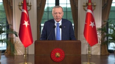 Cumhurbaşkanı Erdoğan bugün iki farklı kıtaya birden seslendi. Kocaeli'de stadyumu