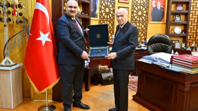 Ankara'da tarihi buluşma: Devlet Bahçeli, Kerkük'ün ilk Türkmen Valisi'ni ağırlayarak