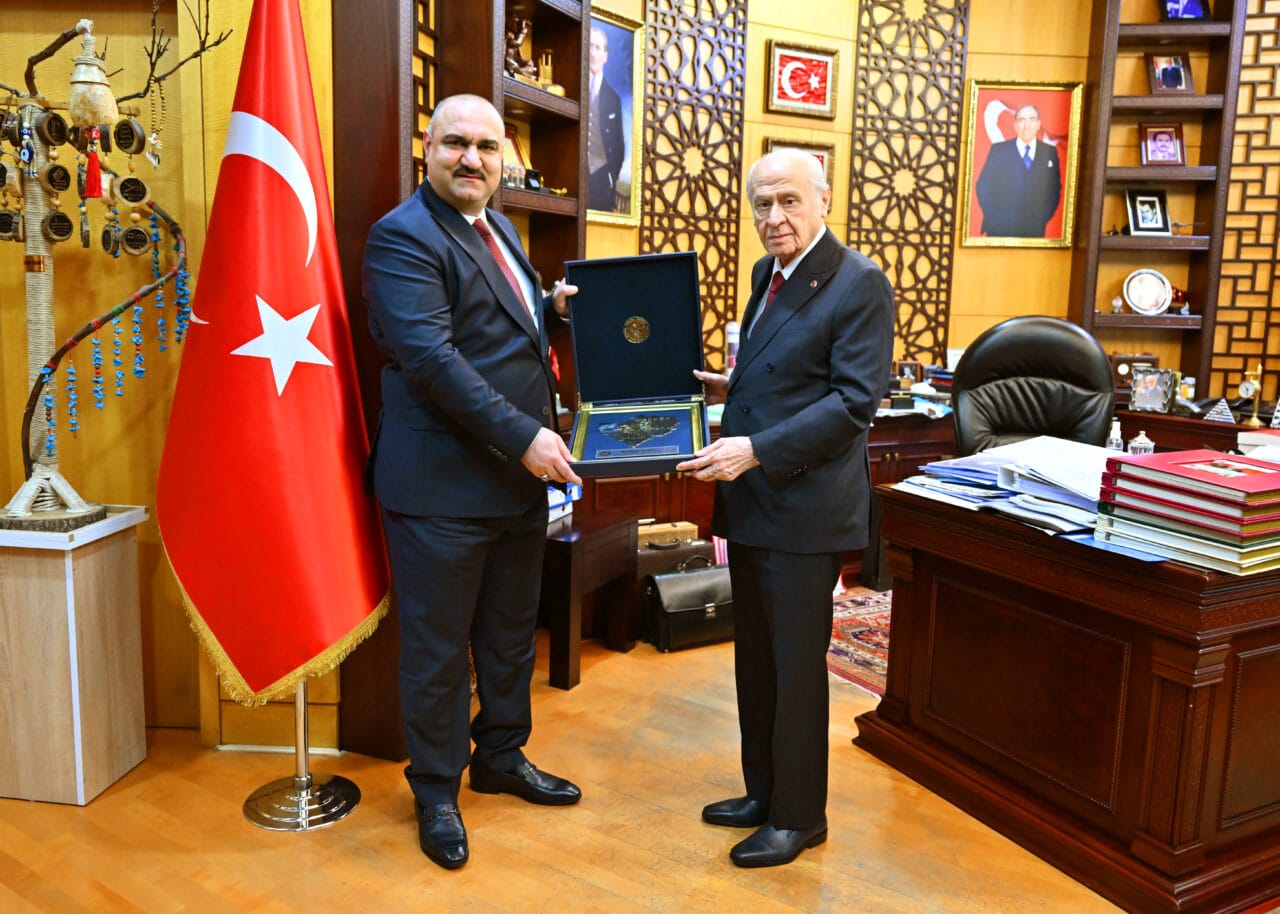 Ankara'da tarihi buluşma: Devlet Bahçeli, Kerkük'ün ilk Türkmen Valisi'ni ağırlayarak