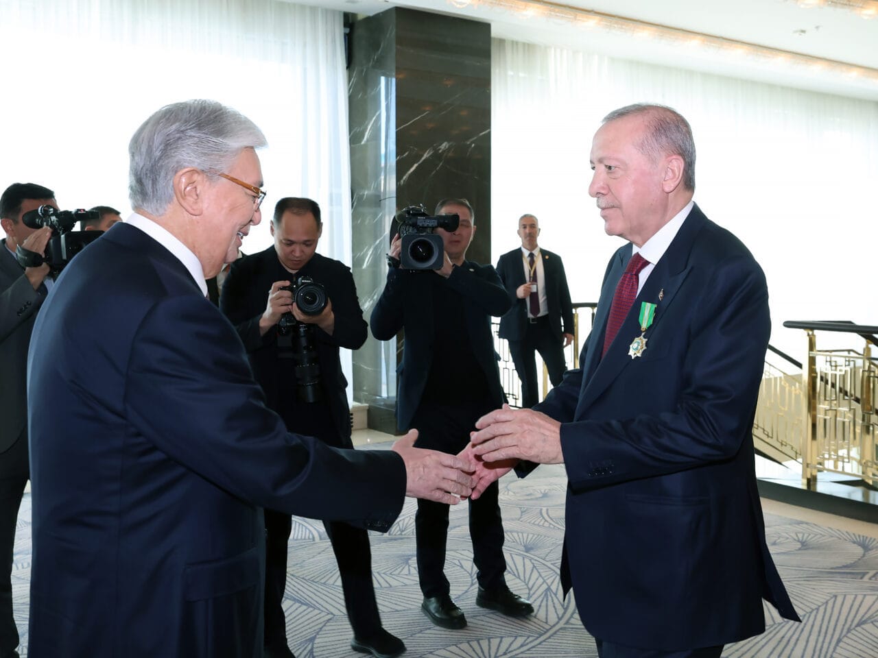 Cumhurbaşkanı Erdoğan Kazakistan'da gövde gösterisi yaptı. İki ülke arasındaki 10