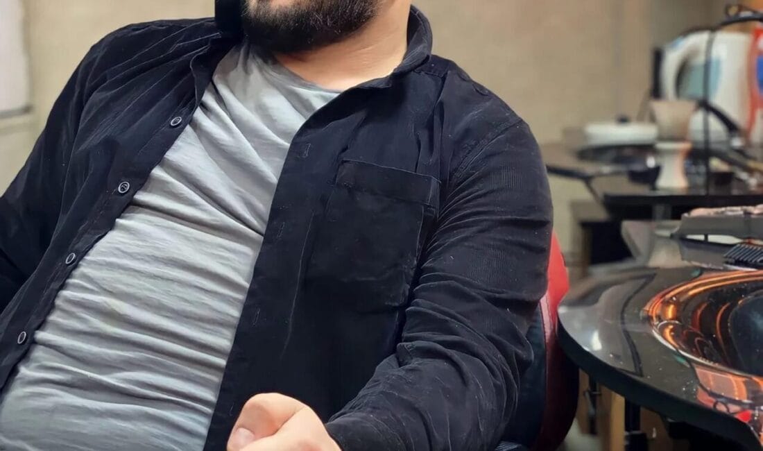 Erzurum'un Yakutiye ilçesinde Güllüce Camisi önünde yerde hareketsiz yatan Alihan