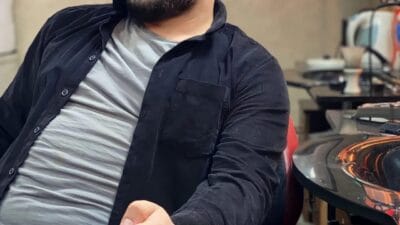 Erzurum'un Yakutiye ilçesinde Güllüce Camisi önünde yerde hareketsiz yatan Alihan