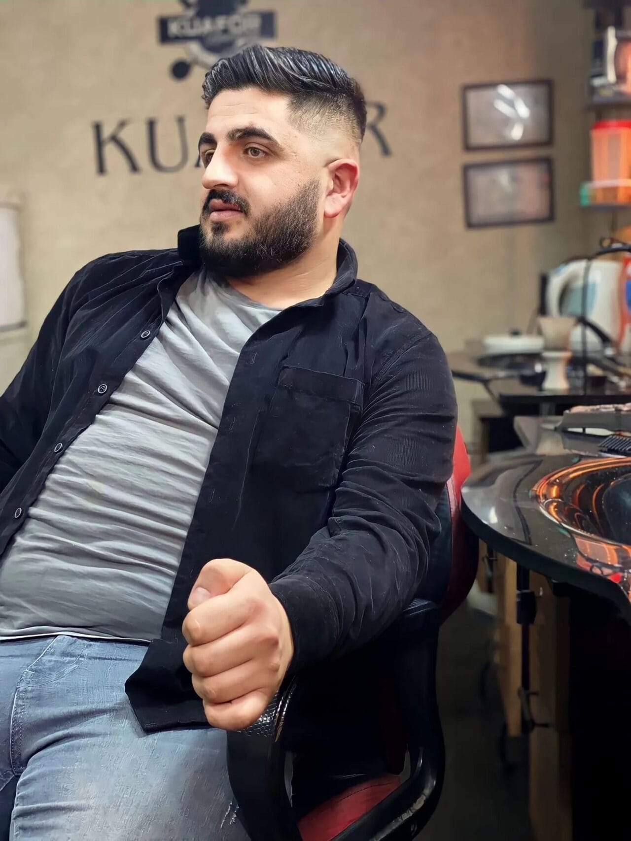 Erzurum'un Yakutiye ilçesinde Güllüce Camisi önünde yerde hareketsiz yatan Alihan