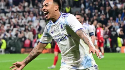 İstanbul Beşiktaş Park'ta oynanan UEFA Avrupa Ligi finalinde İngiliz ekibi