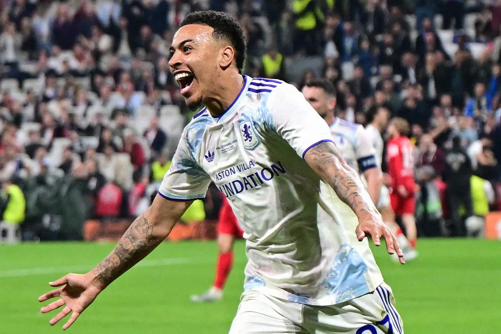 İstanbul Beşiktaş Park'ta oynanan UEFA Avrupa Ligi finalinde İngiliz ekibi