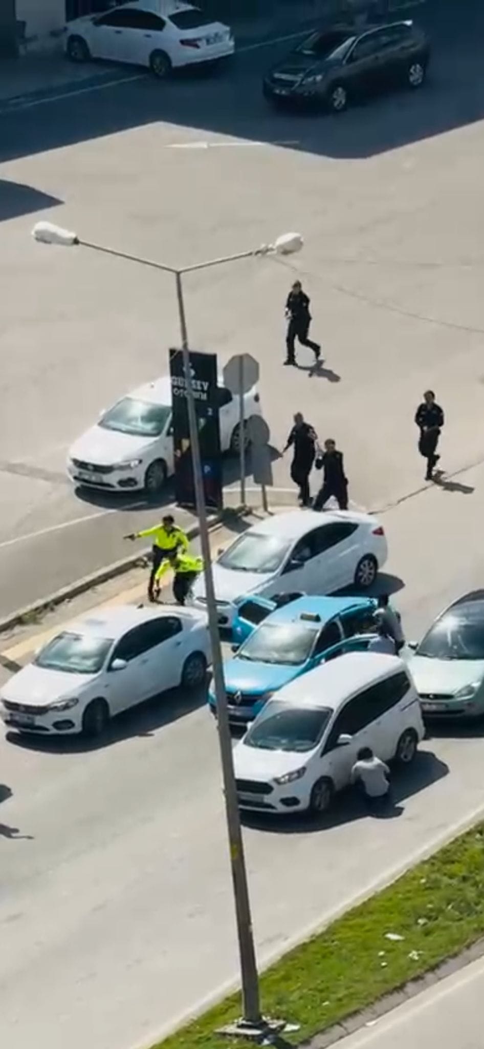 Gaziantep'te bir çift, bindikleri taksinin şoförünü pompalı tüfekle rehin alarak