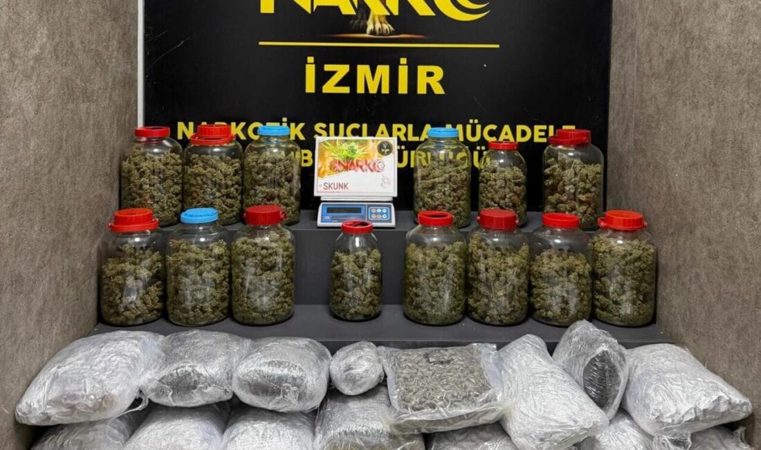 İzmir Emniyet Müdürlüğü ekipleri, Karabağlar ve Karşıyaka ilçelerinde zehir tacirlerine