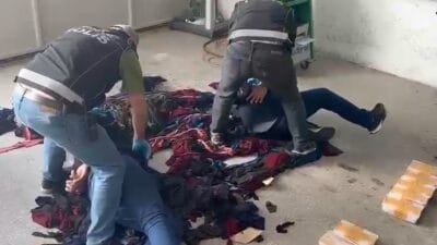 Kayseri'de emniyet güçlerinin şüphe üzerine takibe alarak durdurduğu iki ayrı