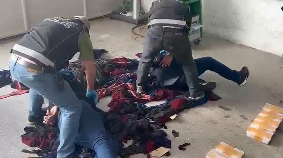 Kayseri'de emniyet güçlerinin şüphe üzerine takibe alarak durdurduğu iki ayrı