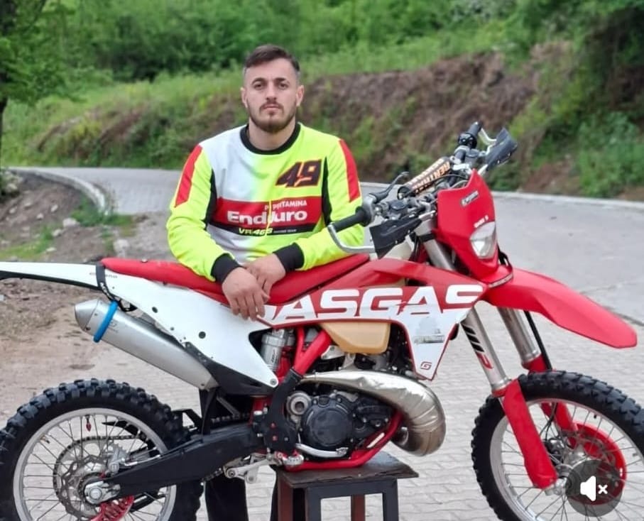 Bayram ziyaretine gidiyorlardı... ATV ile dereden geçmeye çalışan anne ve