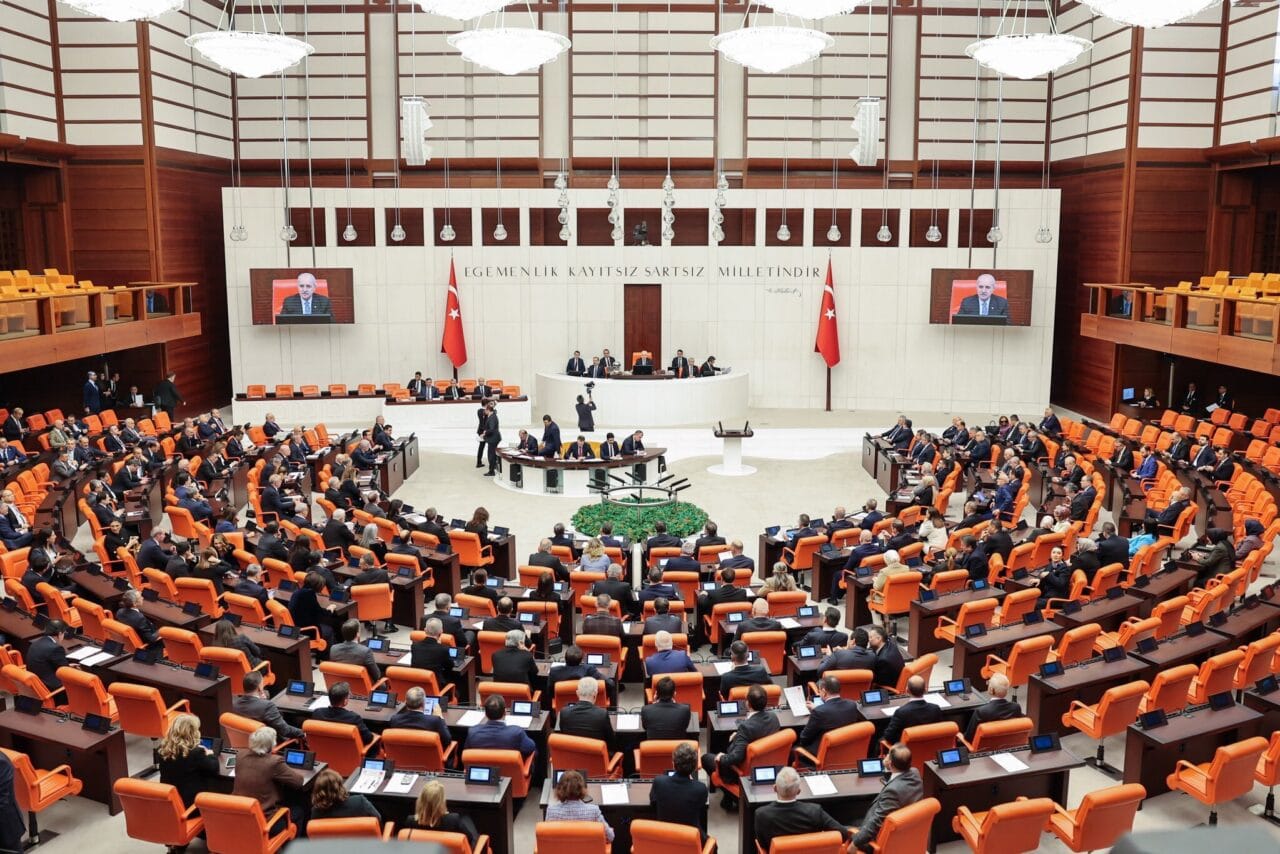 TBMM Genel Kurulu’nda fahiş site aidatlarını da kapsayan kanun teklifinin