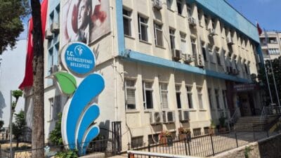 Denizli'de sarsıcı bir yolsuzluk operasyonu gerçekleştirildi. Merkezefendi Belediyesi'ndeki ihalelerde rüşvet