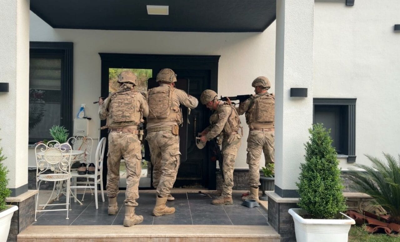 Muğla merkezli 5 ilde, kendilerini 'Daltonlar' olarak adlandıran bir suç