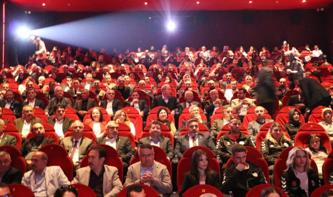 Necip Fazıl’ın Ölümsüz Eseri Beyaz Perdede: ‘Bir Adam Yaratmak’ Filminin Galası Kayseri’de Yapıldı Türk edebiyatının en derin psikolojik ve felsefi eserlerinden biri olan