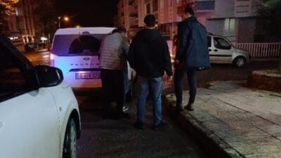 Çorum'da absürt komedi filmlerini aratmayacak bir asayiş olayı yaşandı. Gece