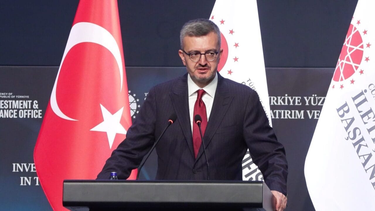Boğaz'da büyüleyici fetih gecesi! Rumeli Hisarı'ndaki tarihi gösteriyi tekneden takip