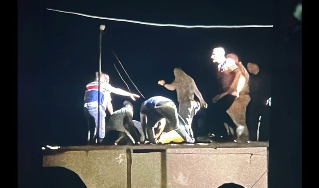 Şanlıurfa’da Kahreden Olay: 11 Saattir Aranan Miraç Damda Ölü Bulundu Şanlıurfa Ceylanpınar'da öğle saatlerinde kaybolan 5 yaşındaki Miraç'tan gece yarısı