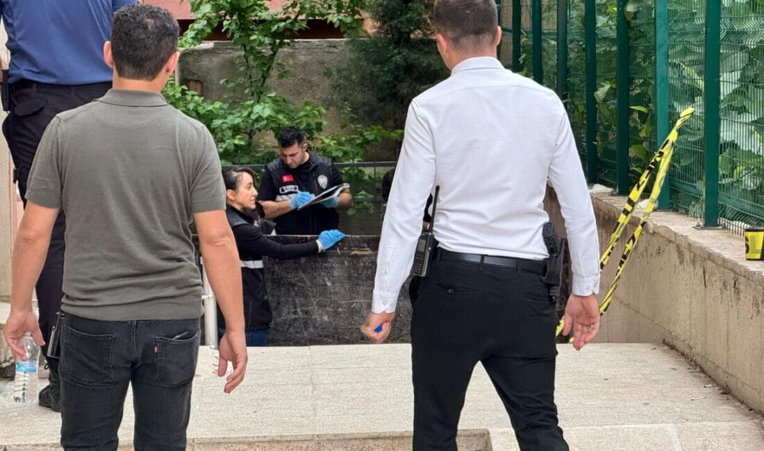 Siirt’te Bayram Temizliği Faciası: Cam Silerken Canından Oldu! Siirt'te bayram hazırlığı kapsamında evinde temizlik yapan 43 yaşındaki Nesrin
