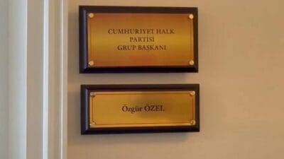 Meclis'te jet hızıyla tabela operasyonu: Özgür Özel'in odasındaki unvan resmen