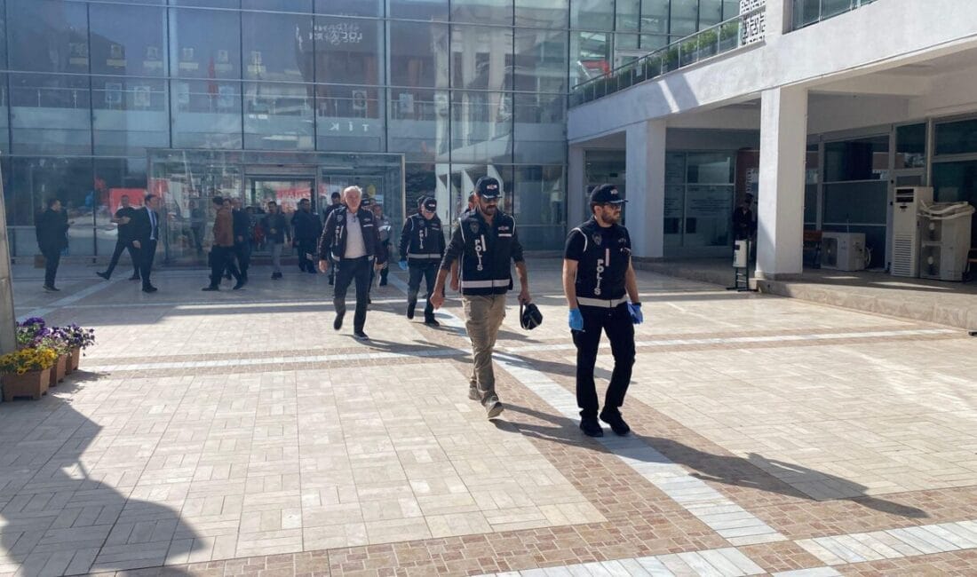Eskişehir Tepebaşı Belediyesi’ne Yolsuzluk Operasyonu Eskişehir güne büyük bir operasyonla uyandı. Tepebaşı Belediyesi'ndeki ihalelerde usulsüzlük