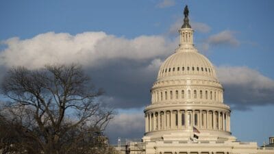 ABD Senatosu, Trump'ın İran'a askeri müdahale yetkisini Kongre onayına bağlayan