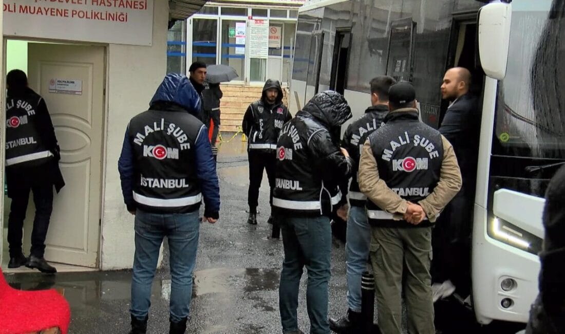 Uşak Belediye Başkanı Yalım İtirafçı Oldu: CHP Kurultayında Para Trafiği Uşak Belediye Başkanı Özkan Yalım, tutuklandığı rüşvet soruşturmasında her şeyi