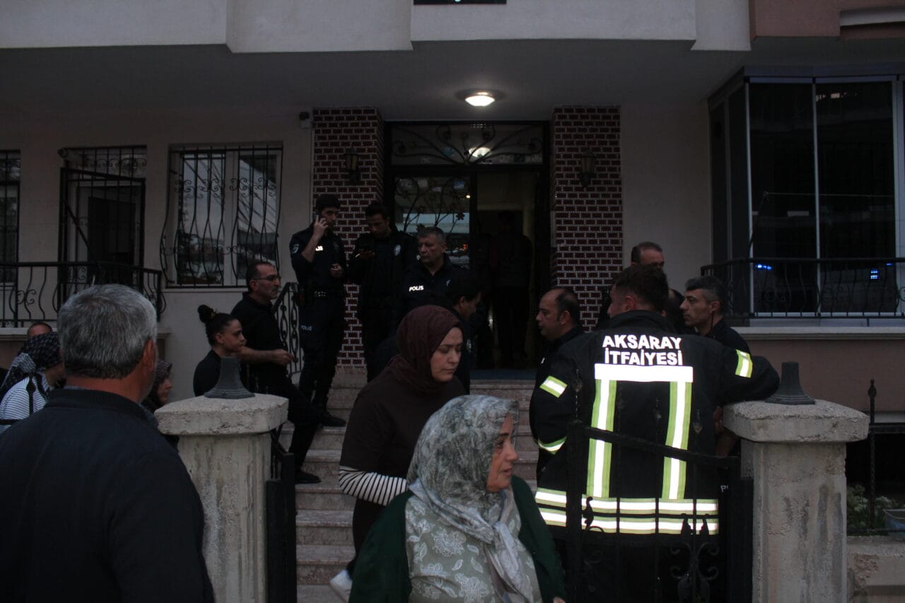 Aksaray’da yalnız yaşayan 91 yaşındaki Meryem Altınsoy, yemek yaparken çıkan