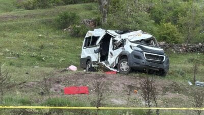 Yozgat'ın Saraykent ilçesinde yürekleri yakan bir öğrenci servisi kazası meydana