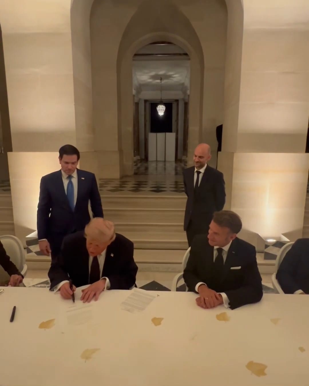 ABD Başkanı Donald Trump ve İran yönetimi, savaşı kalıcı olarak