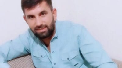 Adana'nın Kozan ilçesinde saman yüklü traktörle giden baba Ali Ersoy