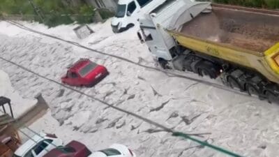 Ankara'nın Kahramankazan ilçesinde etkili olan misket büyüklüğündeki dolu yağışı nedeniyle