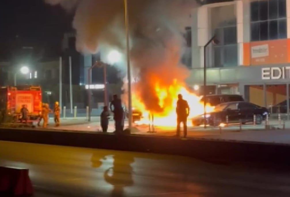 Bakırköy Yeşilköy'de sabaha karşı bir galerinin önünde çıkan yangında, toplam