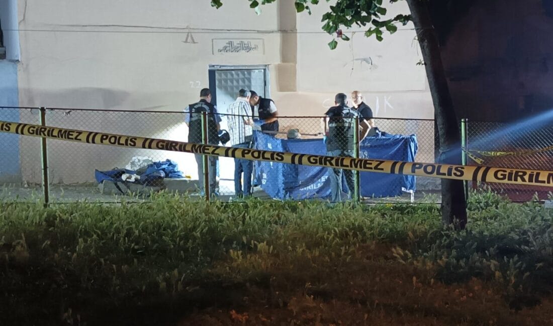 Bursa'nın Yıldırım ilçesinde evlerine gelen kimliği belirsiz bir kişiyle tartışan