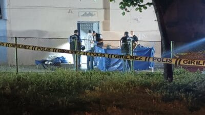 Bursa'nın Yıldırım ilçesinde evlerine gelen kimliği belirsiz bir kişiyle tartışan