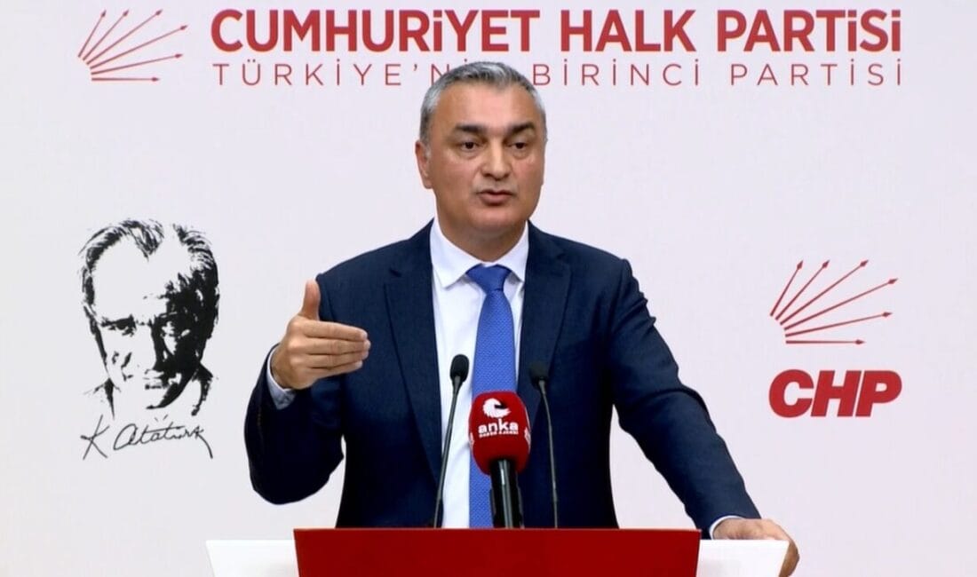 CHP'nin yeni A takımını duyuran Parti Sözcüsü Müslim Sarı, mahkemenin