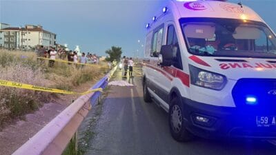 Tekirdağ'ın Çorlu ilçesindeki Ergene-Çorlu çevre yolunda yolun karşısına geçmek isterken
