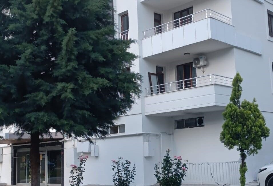 Diyarbakır'ın Kayapınar ilçesindeki bulunan bir sitenin 5'inci kat balkonundan henüz