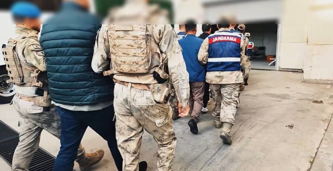 Diyarbakır’da Dev Kara Para Operasyonu: 15 Milyarlık Mal Varlığına El Konuldu Diyarbakır'da uyuşturucu ticaretinden elde edilen paraları aklayan şebekeye yönelik operasyonda,