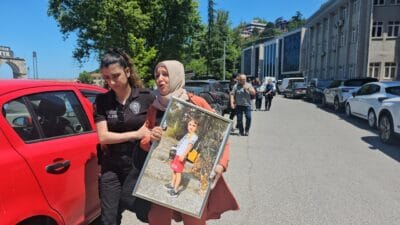 Zonguldak'ta okul önünde su dağıtım kamyonetinin geri kayması sonucu 4