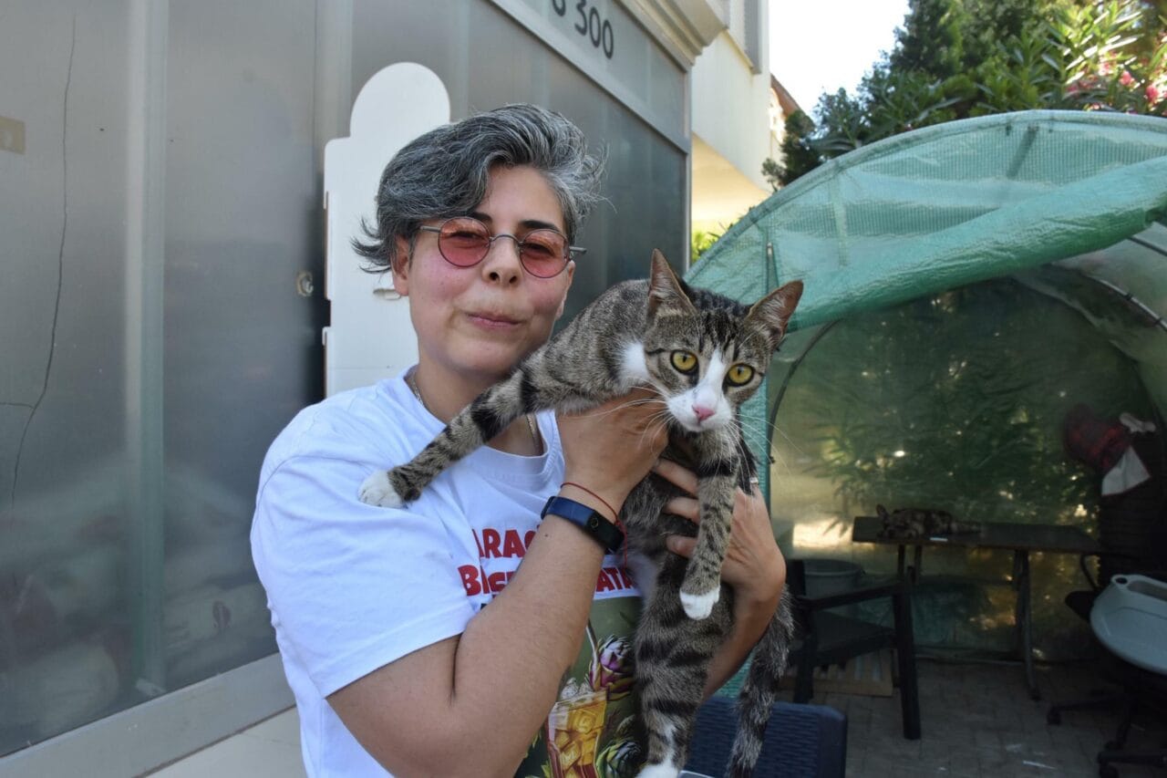 İzmir'in Urla ilçesinde yaşayan Aylin Bermant'ın 13 aydır erkek olduğunu