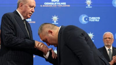 Cumhurbaşkanı Recep Tayyip Erdoğan, siyasetçilerin sosyal medyadaki etkileşim avcılığı kapanına