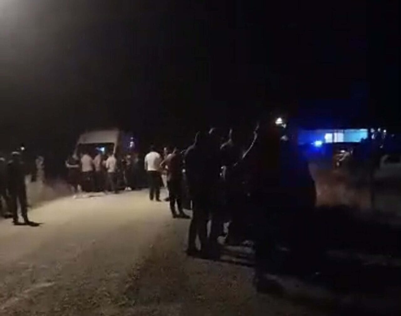 Manisa'nın Alaşehir ilçesinde boşandıktan sonra ailesinin yanına dönen 23 yaşındaki