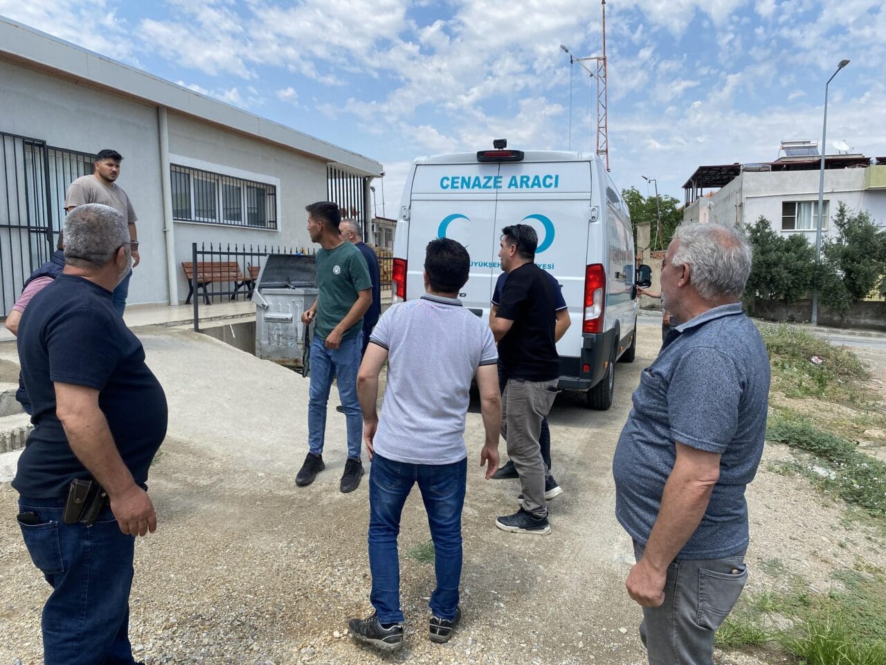 Manisa'nın Alaşehir ilçesinde arkadaşıyla kiraz topladıktan sonra serinlemek amacıyla doğal