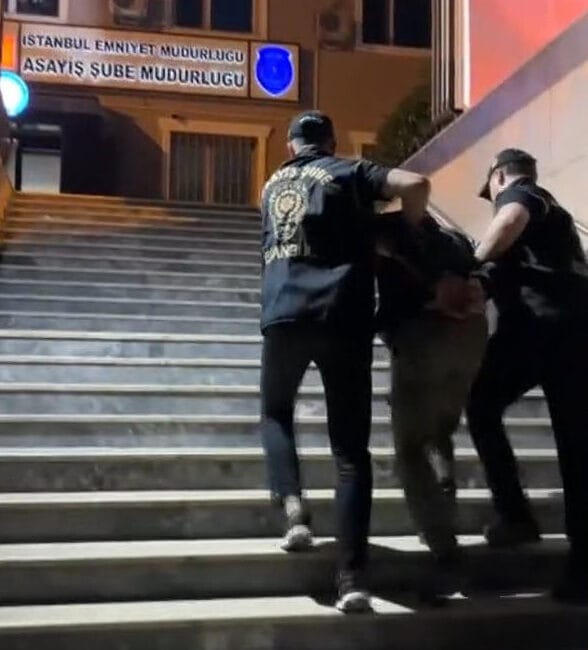 Mezdeke Dansçısı Aynur Kanbur Cinayetinde 10 Yıl Sonra 3 Gözaltı Şişli'de 2016 yılında evinde uğradığı silahlı saldırıda hayatını kaybeden Mezdeke