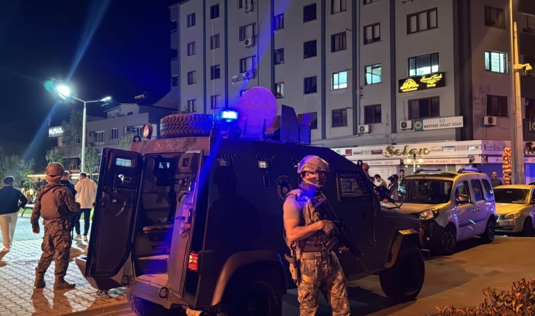 Muğla’da KADES İhbarına Müdahale Eden Polis Memuru ve Bir Kadın Silahla Yaralandı Muğla'nın Menteşe ilçesinde eski eşinin KADES uygulaması üzerinden yaptığı yardım