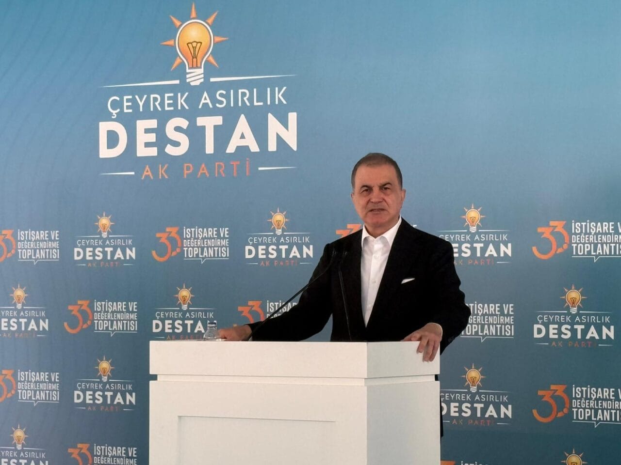 AK Parti Sözcüsü Ömer Çelik, terör örgütünün silah bırakmasını sağlayacak