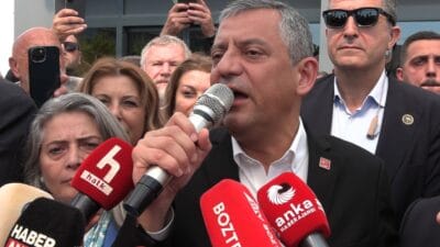 CHP Grup Başkanı Özgür Özel, Trabzon'da yaptığı konuşmada, kendisinin yanı