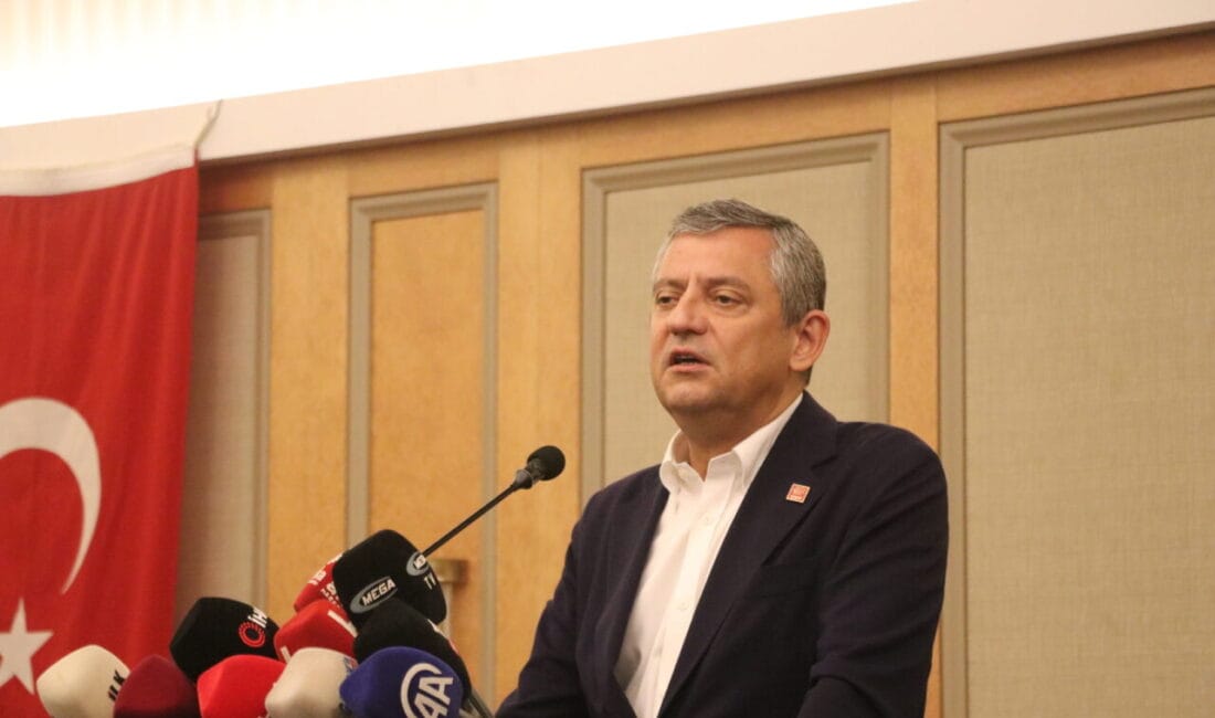 CHP Grup Başkanı Özgür Özel, partisine yönelik hukuki müdahalelere Gaziantep'ten